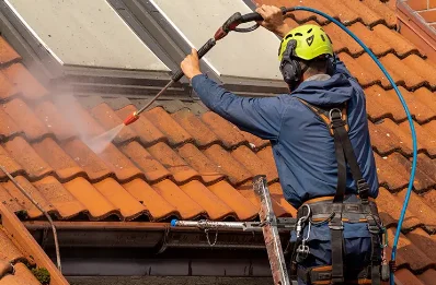 Démoussage et hydrofuge de toiture à Soueix-Rogalle